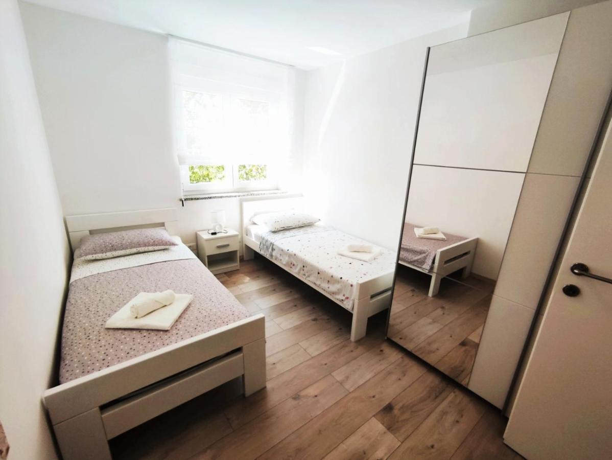 Apartman Dori Pula Buitenkant foto