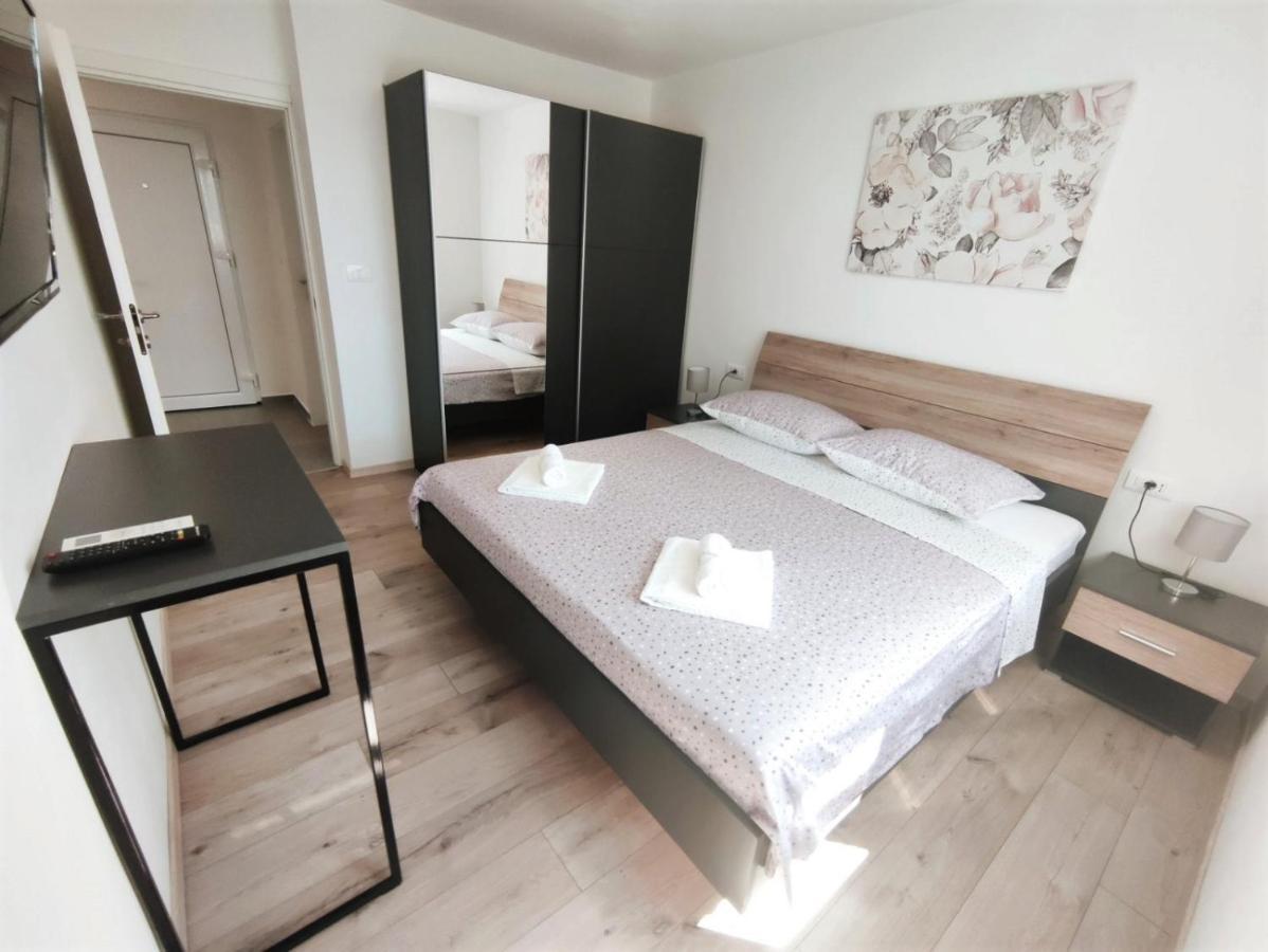Apartman Dori Pula Buitenkant foto